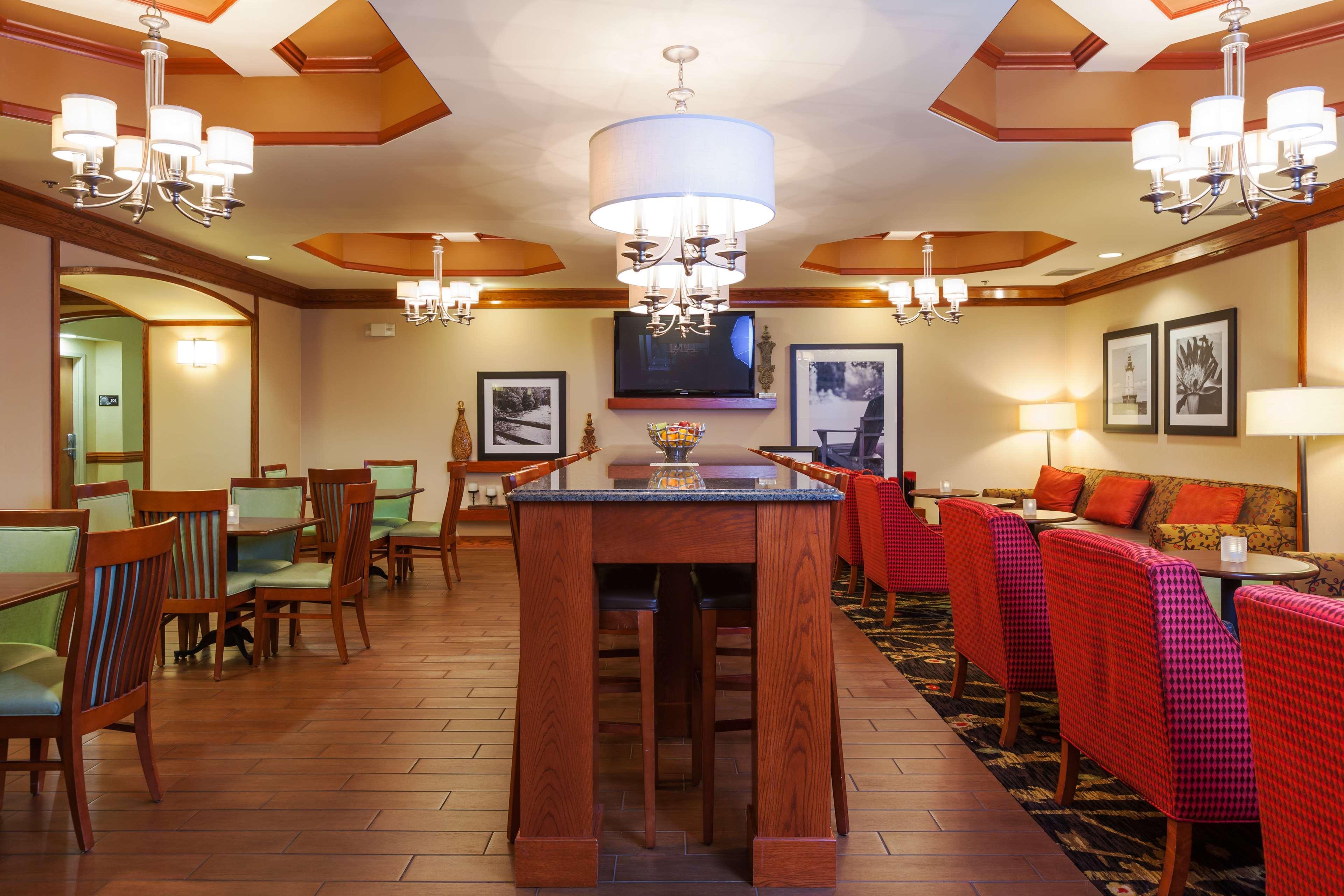 Hampton Inn Elkton Exterior photo